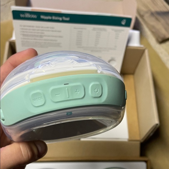 Wearable Breast Pump with Clear and Mint Design - Picture 6 of 13